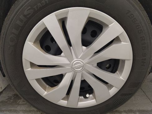 Used 2025 Nissan Versa S w/ Trunk Package FWD image 31