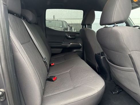 Used 2017 Toyota Tacoma TRD Sport w/ Tow Package image 11