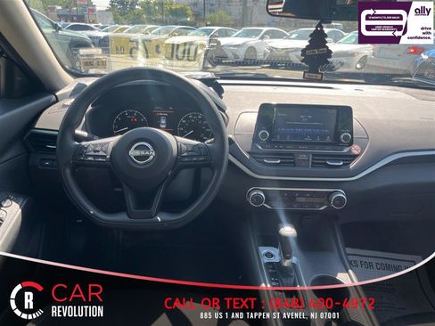 Used 2024 Nissan Altima 2.5 S FWD image 30