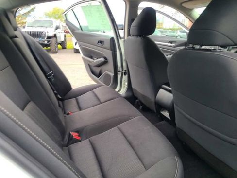 Used 2023 Nissan Altima 2.5 SV FWD image 19