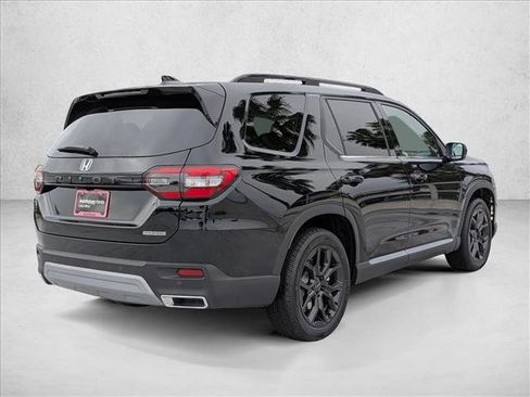 New 2025 Honda Pilot Touring image 2