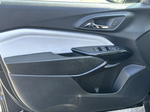 Certified 2025 Chevrolet Trax LT w/ LT Convenience Package image 14