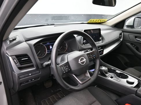 Used 2025 Nissan Rogue SV AWD/4WD image 17