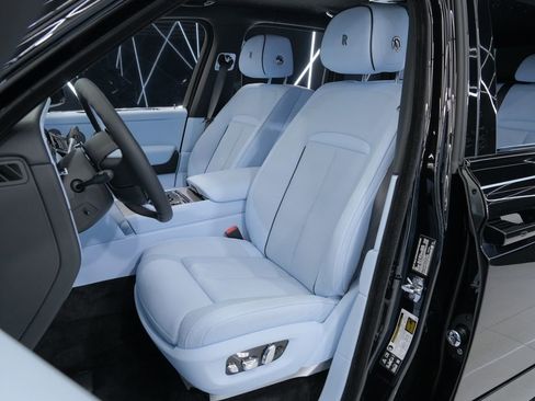 Used 2026 Rolls-Royce Cullinan AWD/4WD image 34