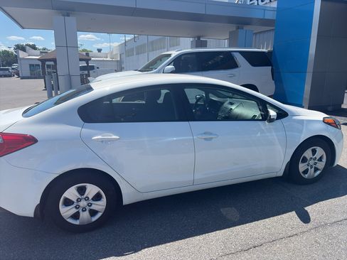 Used 2016 Kia Forte LX FWD image 3