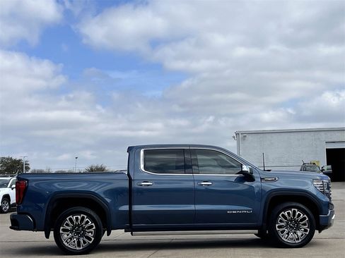 Used 2025 GMC Sierra 1500 Denali Ultimate image 3