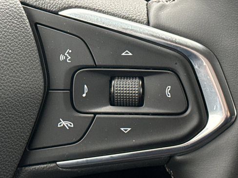 Used 2025 Chevrolet Trax LT w/ Driver Confidence Package image 22