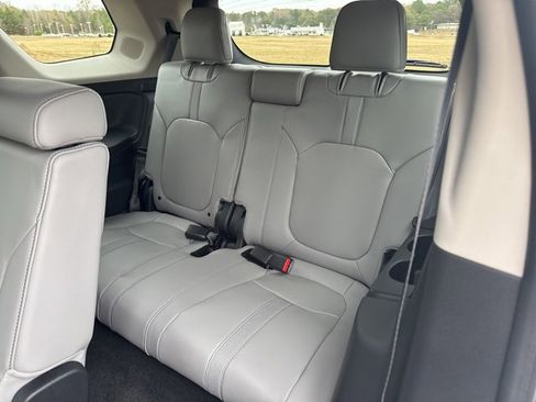 New 2025 Honda Pilot Touring image 13