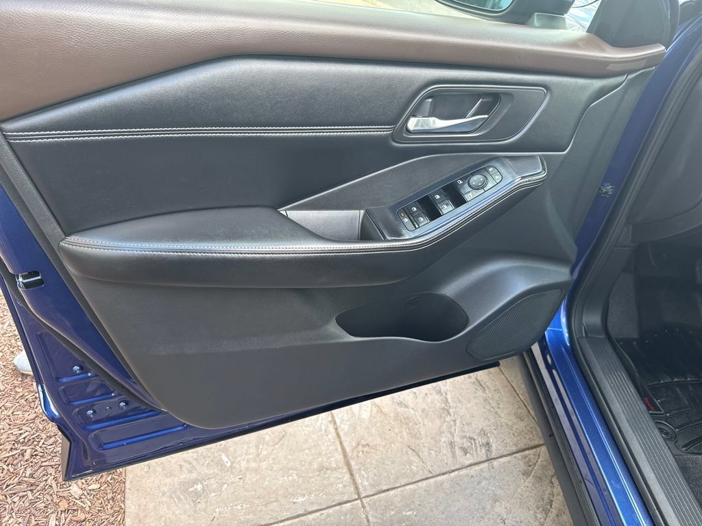 Used 2022 Nissan Rogue SV w/ SV Premium Package FWD image 23