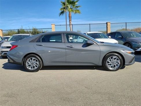 New 2026 Hyundai Elantra Blue image 25