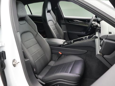 Used 2024 Porsche Panamera image 28