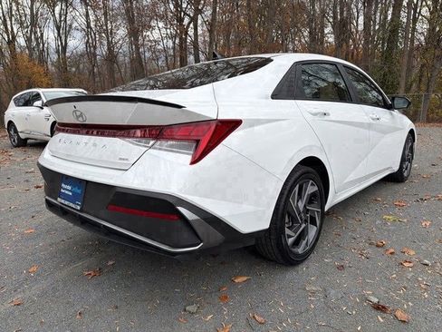 Certified 2025 Hyundai Elantra SEL image 3