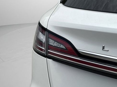 Used 2019 Lincoln Nautilus Reserve AWD/4WD image 18