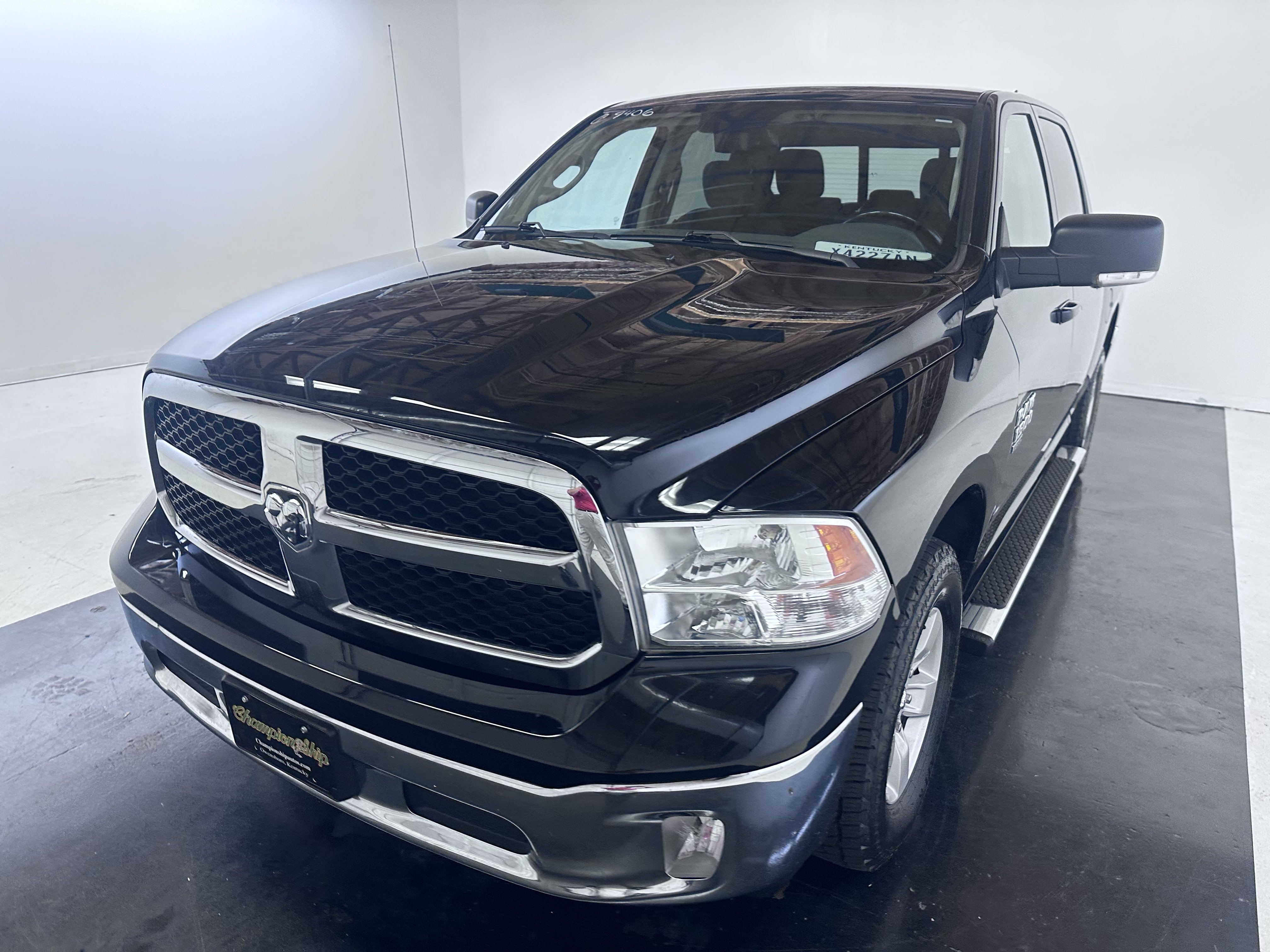 Used 2019 RAM 1500 Classic SLT w/ Luxury Group AWD/4WD image 7