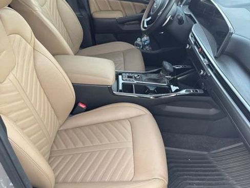 Certified 2025 Kia Sorento SX Prestige w/ Olive Brown Leather Package image 6