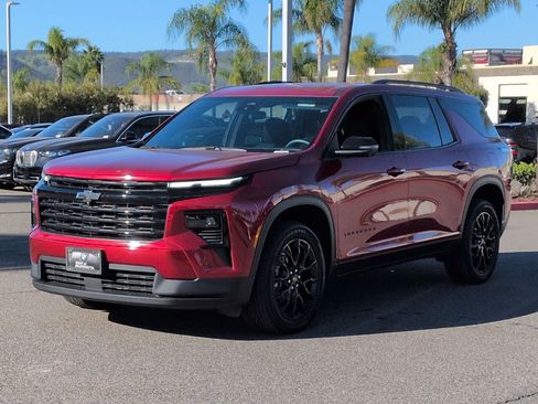 Used 2025 Chevrolet Traverse LT w/ Midnight/Sport Edition image 5