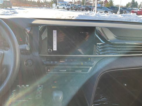 Used 2025 Toyota Camry SE image 17