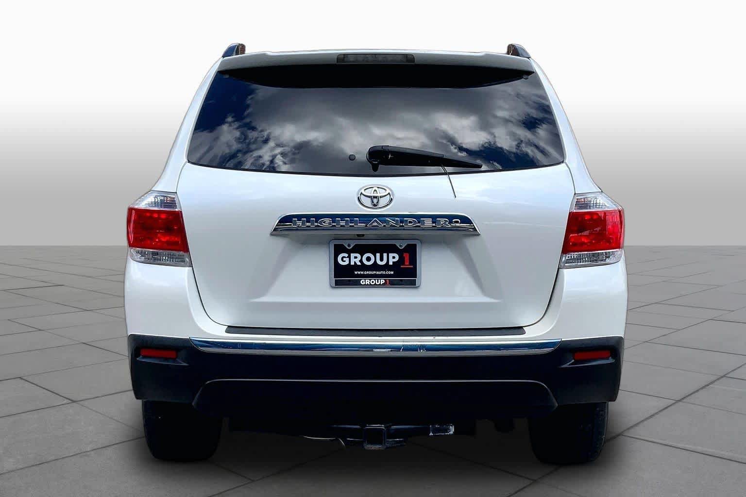 Used 2012 Toyota Highlander Limited w/ Tow Pkg FWD image 5