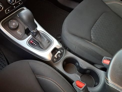 Used 2018 Jeep Compass Sport w/ Cold Weather Group image 16