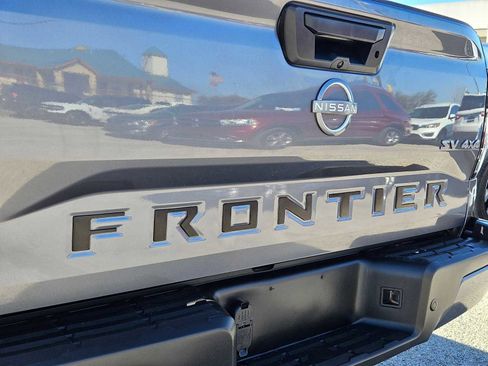Used 2023 Nissan Frontier SV w/ SV Convenience Package image 12