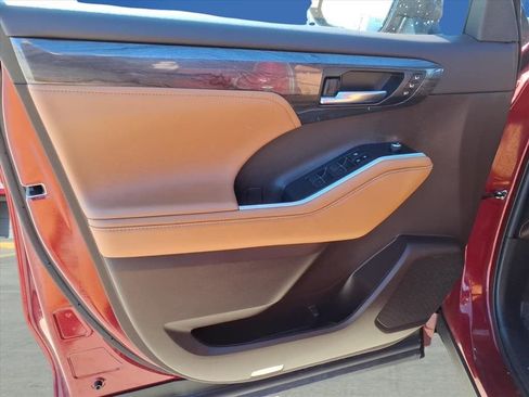 Certified 2022 Toyota Highlander Platinum image 14