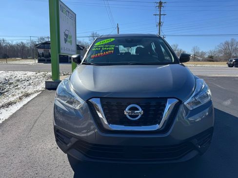 Used 2020 Nissan Kicks S image 3