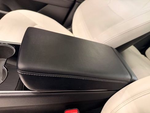 Used 2020 Tesla Model Y Long Range AWD/4WD image 25