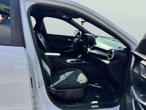 Used 2025 Chevrolet Trax RS w/ Sunroof Package FWD image 51