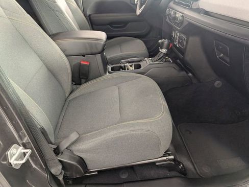 Used 2025 Jeep Wrangler Unlimited Sahara image 30