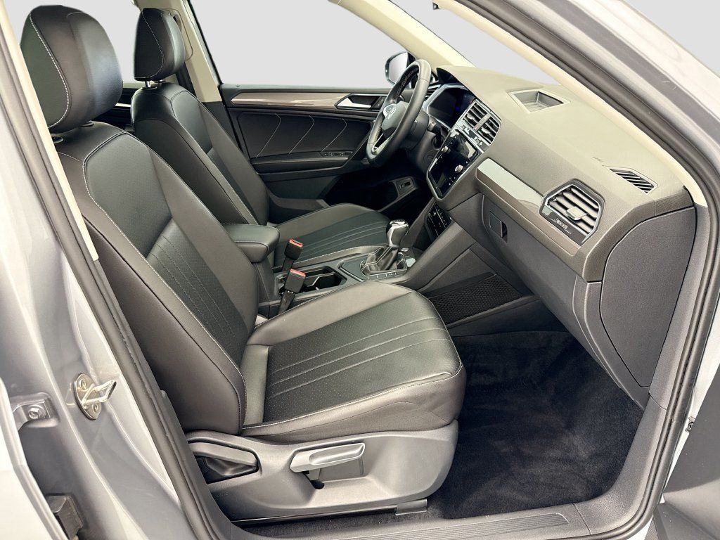 Used 2022 Volkswagen Tiguan SE FWD image 18