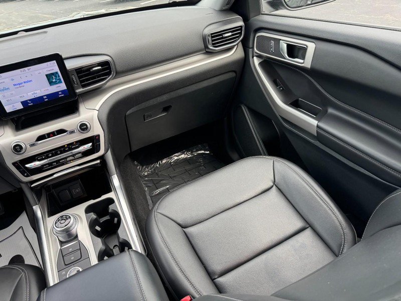 Used 2024 Ford Explorer XLT AWD/4WD image 15