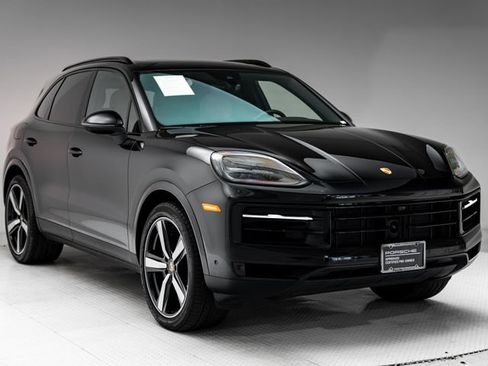 Certified 2026 Porsche Cayenne AWD/4WD image 32