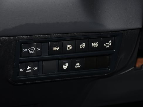 Certified 2025 Toyota Sequoia Platinum AWD/4WD image 14