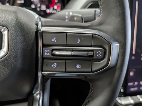 Used 2026 GMC Yukon Denali AWD/4WD image 25