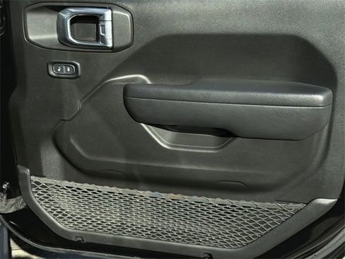 Used 2022 Jeep Gladiator Willys image 37