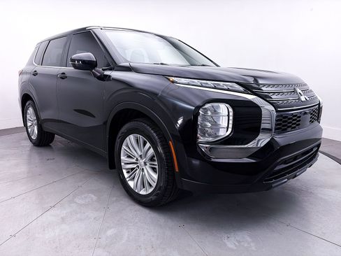 Used 2023 Mitsubishi Outlander ES FWD image 9