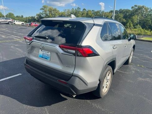Used 2021 Toyota RAV4 XLE FWD image 3