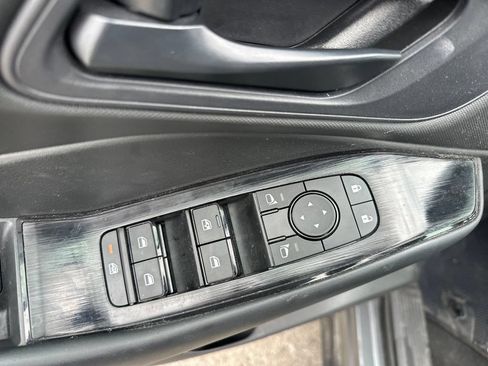 Used 2024 Nissan Rogue S FWD image 14