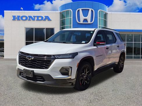Used 2023 Chevrolet Traverse Premier w/ Redline Edition FWD image 4