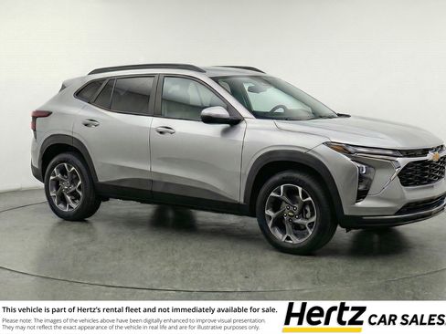 Used 2025 Chevrolet Trax LT w/ LT Convenience Package image 1