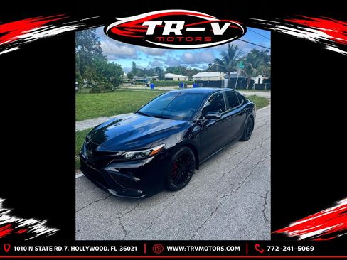 Used 2022 Toyota Camry SE FWD image 1