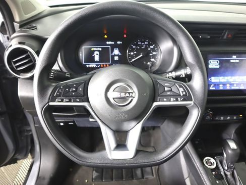 Certified 2022 Nissan Kicks SV image 10