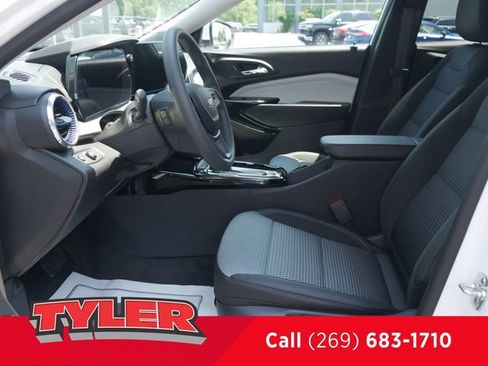 New 2025 Chevrolet Trax LT image 37