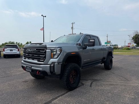 Used 2024 GMC Sierra 2500 AT4 w/ AT4 Premium Plus Package AWD/4WD image 11