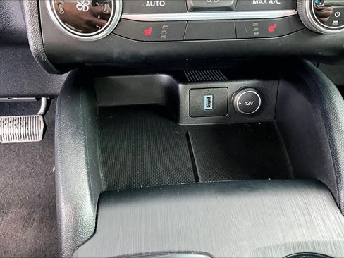 Used 2020 Ford Escape SE image 23