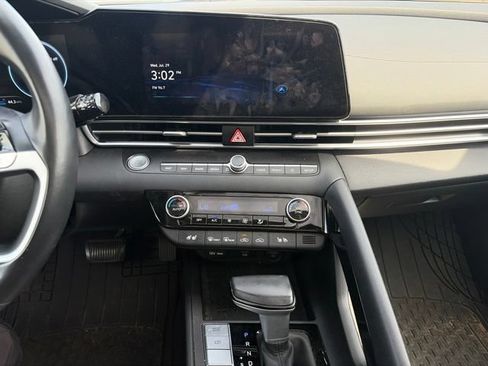 Used 2023 Hyundai Elantra Limited FWD image 11