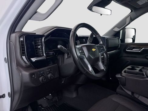 Used 2024 Chevrolet Silverado 2500 LT w/ Convenience Package AWD/4WD image 9