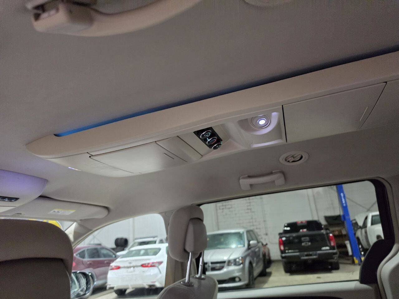 Used 2011 Chrysler Town & Country Touring FWD image 26