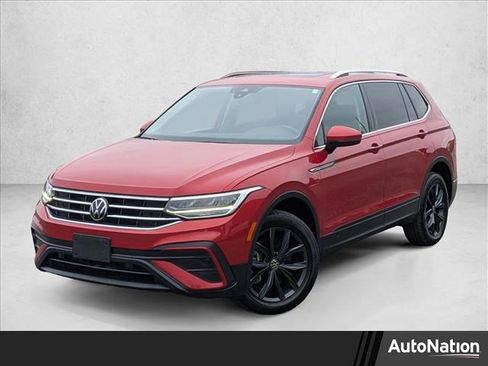 Used 2022 Volkswagen Tiguan SE w/ Panoramic Sunroof Package image 1