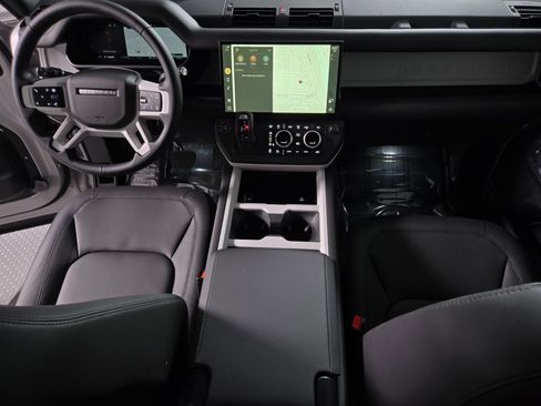 New 2026 Land Rover Defender 110 X-Dynamic SE image 4